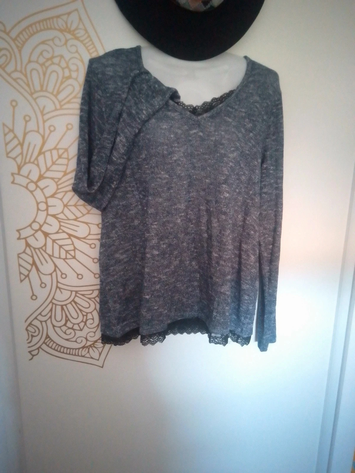 Petit pull avec dentelle